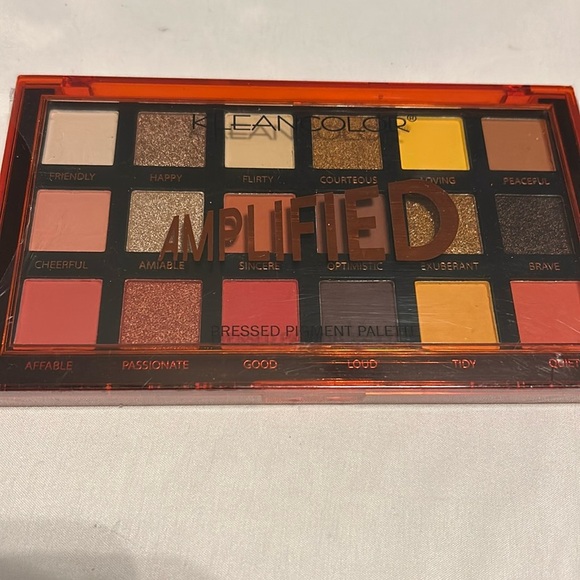 Kleancolor Other - Kleancolor Orange Case 18-Color Eyeshadow Palette Versatile manufacturer seated